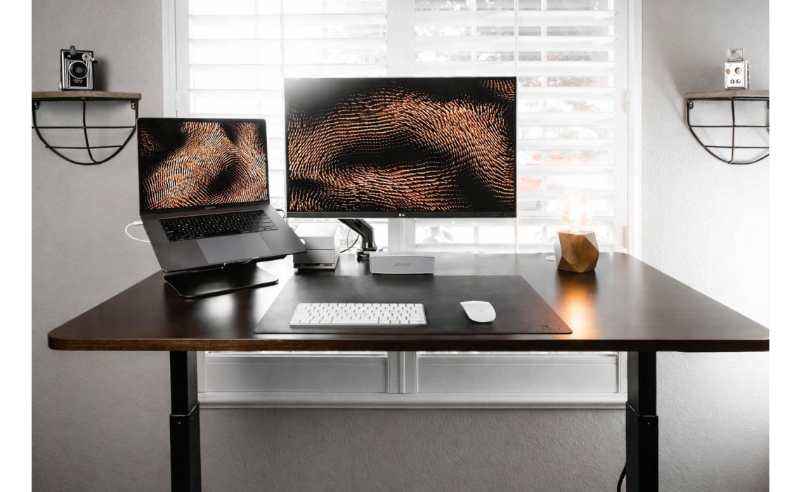 Stolni stalci za TV i monitore – više prostora, bolja ergonomija i veća produktivnost